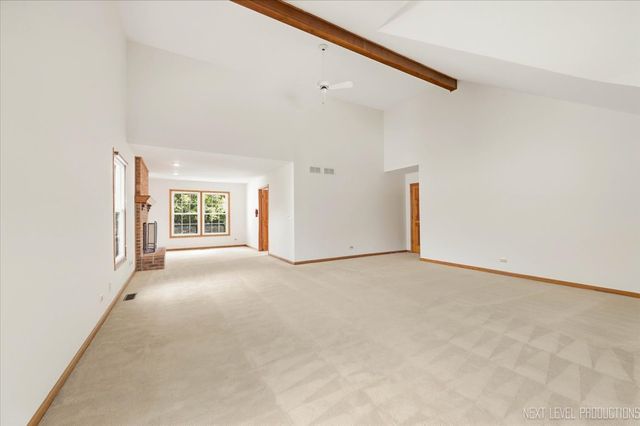 1002 Thoroughbred Circle, St. Charles, IL 60174