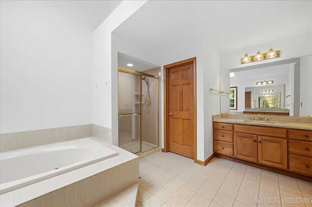 1002 Thoroughbred Circle, St. Charles, IL 60174