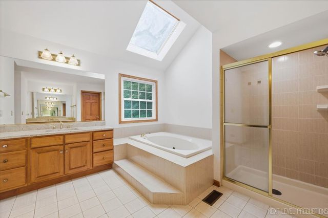 1002 Thoroughbred Circle, St. Charles, IL 60174
