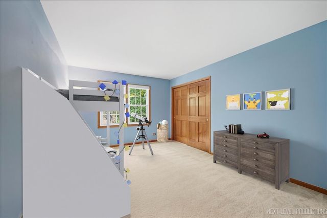 1002 Thoroughbred Circle, St. Charles, IL 60174