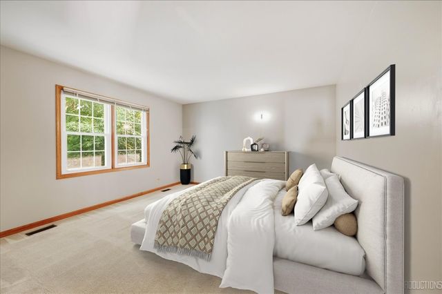 1002 Thoroughbred Circle, St. Charles, IL 60174