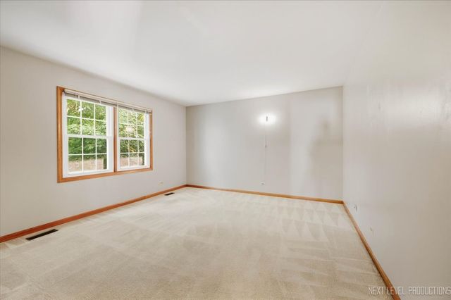 1002 Thoroughbred Circle, St. Charles, IL 60174