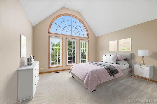 1002 Thoroughbred Circle, St. Charles, IL 60174