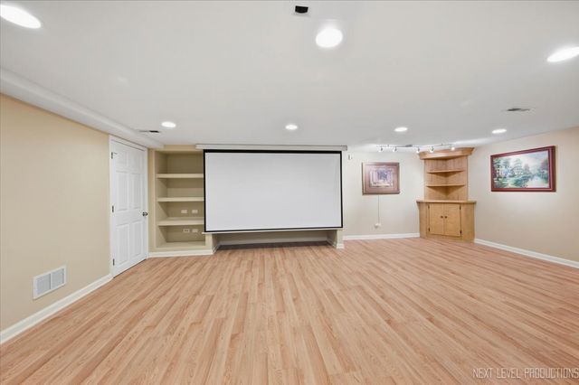 1002 Thoroughbred Circle, St. Charles, IL 60174