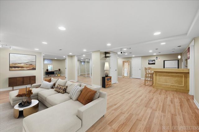 1002 Thoroughbred Circle, St. Charles, IL 60174