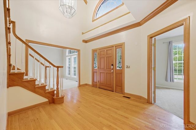 1002 Thoroughbred Circle, St. Charles, IL 60174
