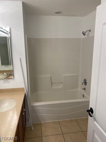 3519 NE 12th PL, Cape Coral, FL 33909