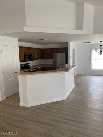 3519 NE 12th PL, Cape Coral, FL 33909