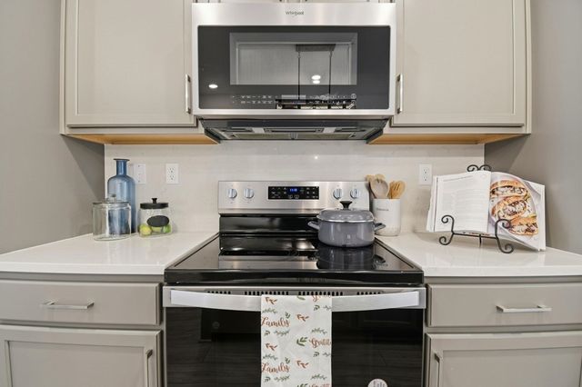 2878 Derbyline Ln, Alameda, CA 94501