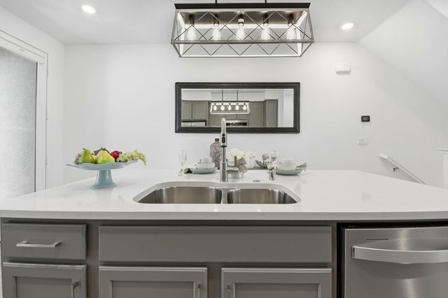 2878 Derbyline Ln, Alameda, CA 94501