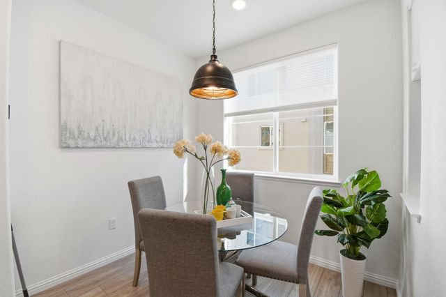 2878 Derbyline Ln, Alameda, CA 94501