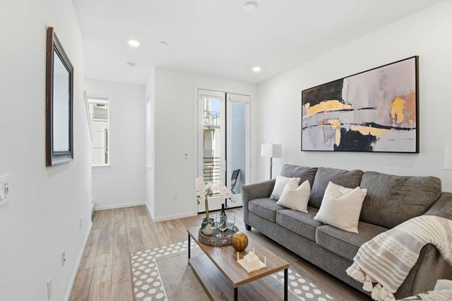 2878 Derbyline Ln, Alameda, CA 94501