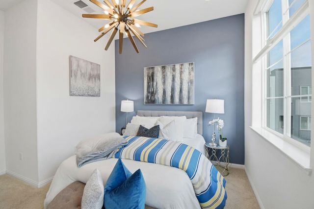 2878 Derbyline Ln, Alameda, CA 94501