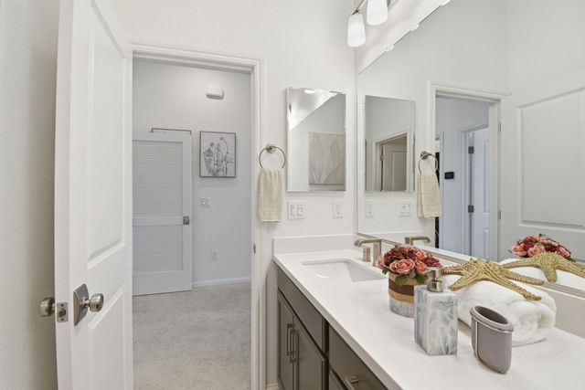 2878 Derbyline Ln, Alameda, CA 94501