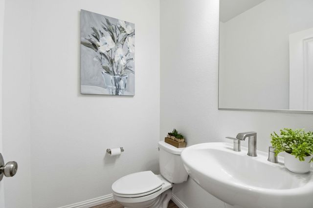 2878 Derbyline Ln, Alameda, CA 94501