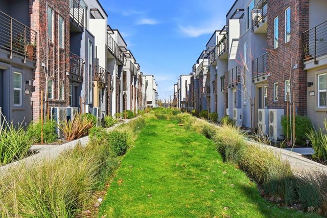 2878 Derbyline Ln, Alameda, CA 94501