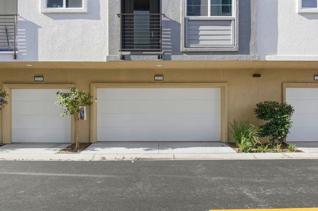 2878 Derbyline Ln, Alameda, CA 94501