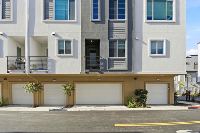 2878 Derbyline Ln, Alameda, CA 94501