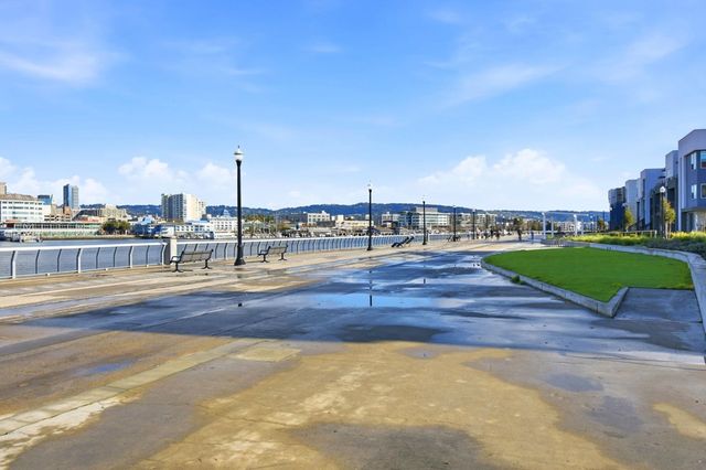 2878 Derbyline Ln, Alameda, CA 94501