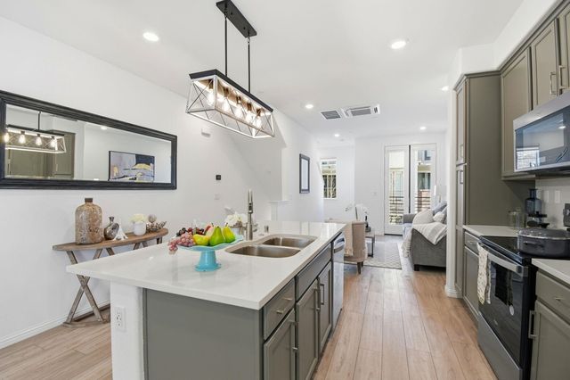 2878 Derbyline Ln, Alameda, CA 94501