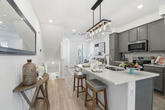 2878 Derbyline Ln, Alameda, CA 94501