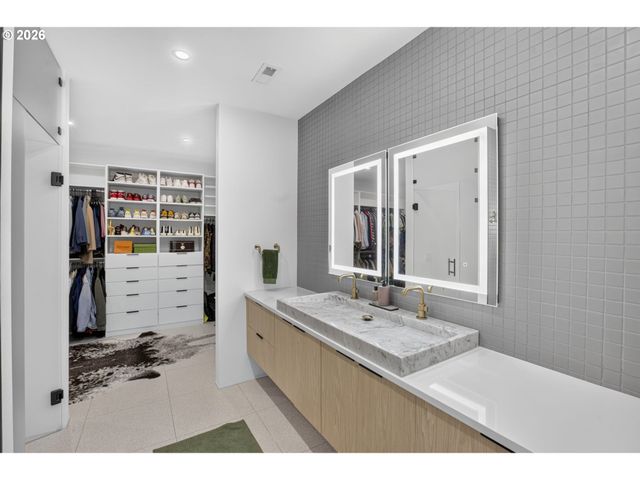 418 NORTHSHORE Rd, Lake Oswego, OR 97034