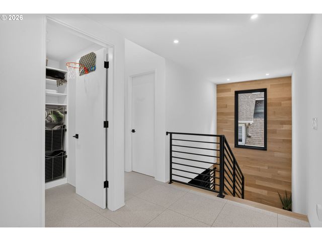 418 NORTHSHORE Rd, Lake Oswego, OR 97034