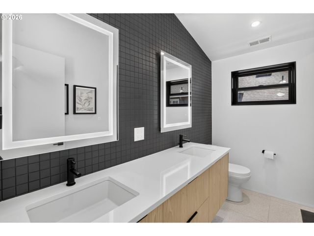 418 NORTHSHORE Rd, Lake Oswego, OR 97034