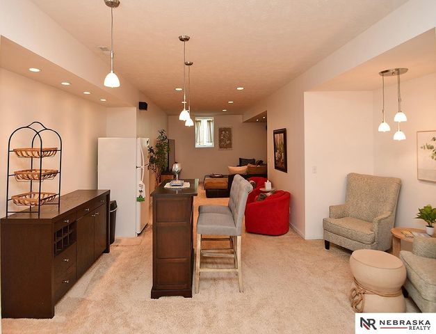 16332 Erskine Street, Omaha, NE 68116