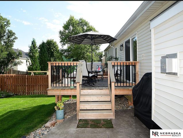 16332 Erskine Street, Omaha, NE 68116