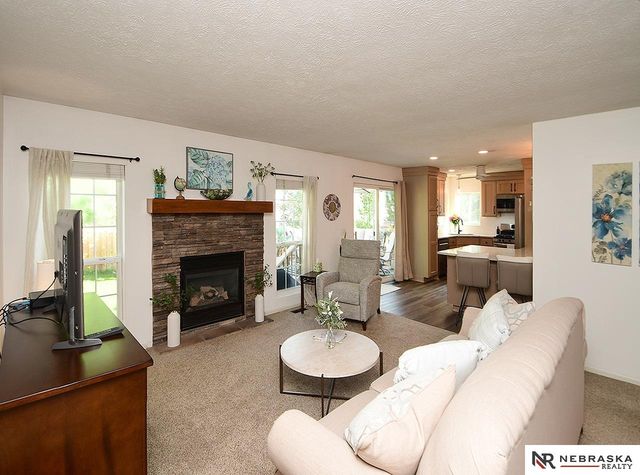 16332 Erskine Street, Omaha, NE 68116
