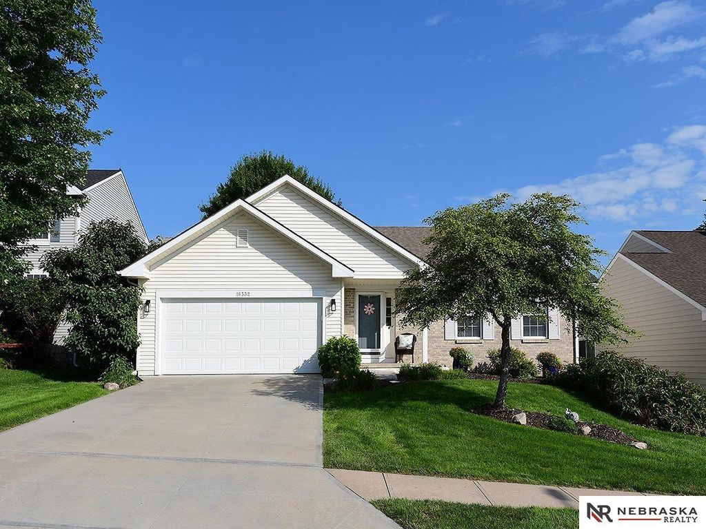 16332 Erskine Street, Omaha, NE 68116