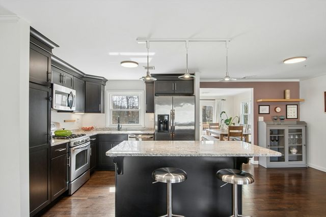 10 Cedarcrest Cir, Boston, MA 02132