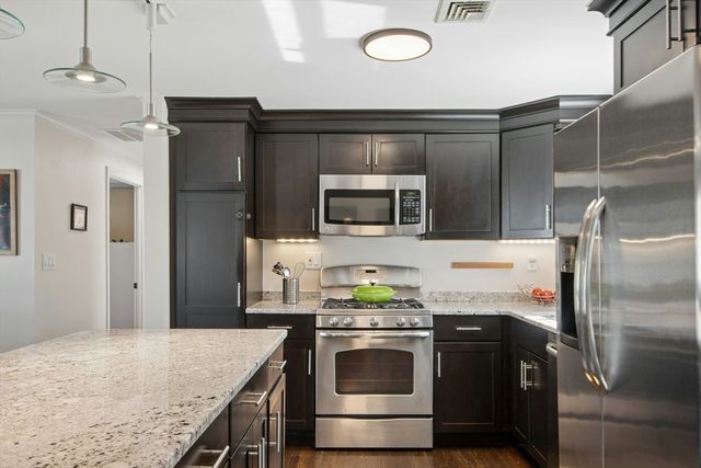 10 Cedarcrest Cir, Boston, MA 02132