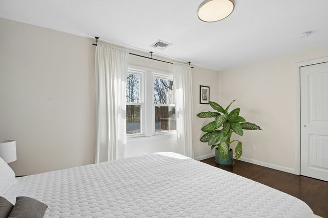 10 Cedarcrest Cir, Boston, MA 02132