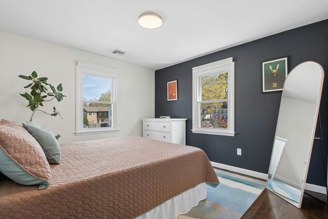 10 Cedarcrest Cir, Boston, MA 02132