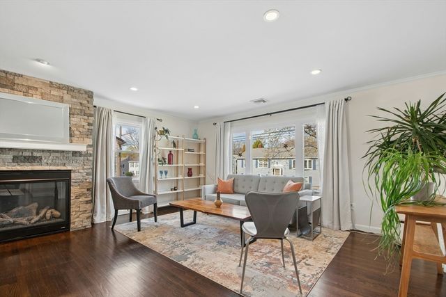 10 Cedarcrest Cir, Boston, MA 02132