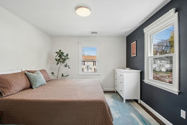 10 Cedarcrest Cir, Boston, MA 02132