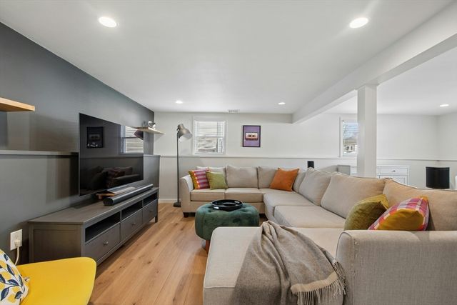 10 Cedarcrest Cir, Boston, MA 02132