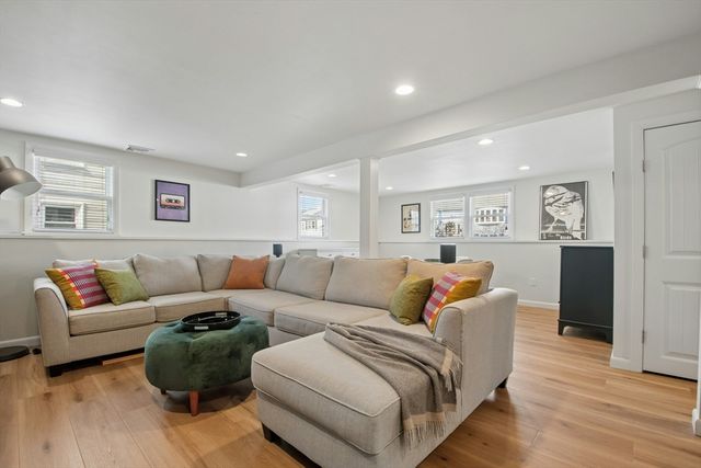 10 Cedarcrest Cir, Boston, MA 02132