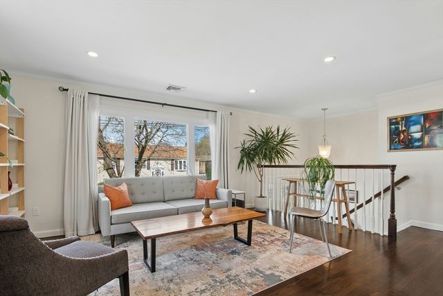 10 Cedarcrest Cir, Boston, MA 02132