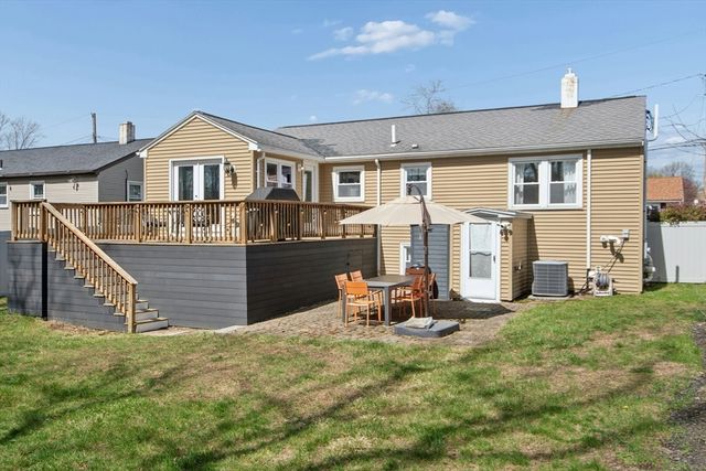 10 Cedarcrest Cir, Boston, MA 02132