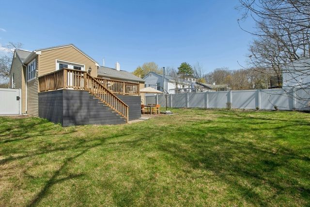 10 Cedarcrest Cir, Boston, MA 02132