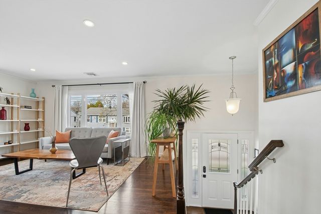 10 Cedarcrest Cir, Boston, MA 02132