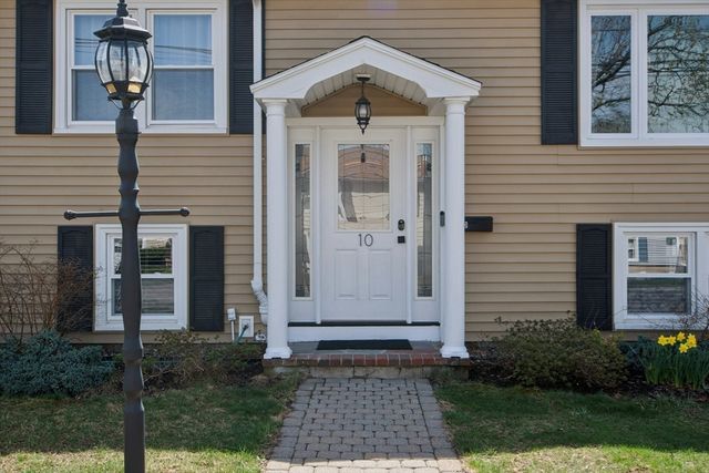 10 Cedarcrest Cir, Boston, MA 02132