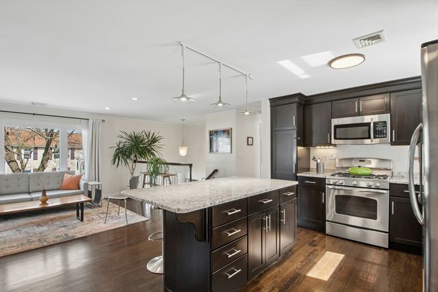 10 Cedarcrest Cir, Boston, MA 02132