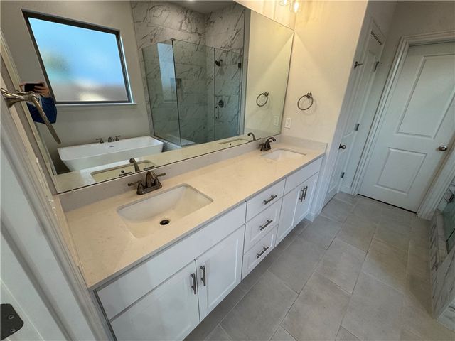 3004 S 14th Street, Rogers, AR 72758