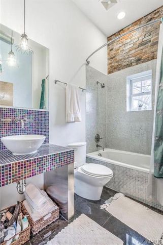 2401 S 12th Street 206, St Louis, MO 63104