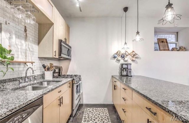 2401 S 12th Street 206, St Louis, MO 63104
