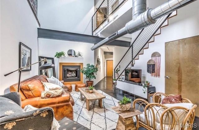 2401 S 12th Street 206, St Louis, MO 63104